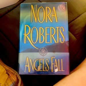 Nora Roberts Angels Fall